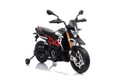 Moto electrique enfànt APRILIA DORSODURO 900, 12 V, avec licence, roues souples EVA, moteurs 2 x 18W, suspension, cadre en métal, fourche en métal, roues auxiliaires, noir