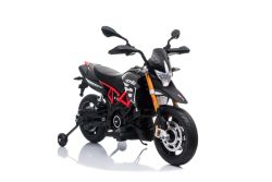 Moto electrique enfànt APRILIA DORSODURO 900, 12 V, avec licence, roues souples EVA, moteurs 2 x 18W, suspension, cadre en métal, fourche en métal, roues auxiliaires, gris